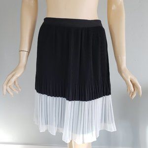 Bebe Black & White Pleated Sheer Chiffon Skirt XS